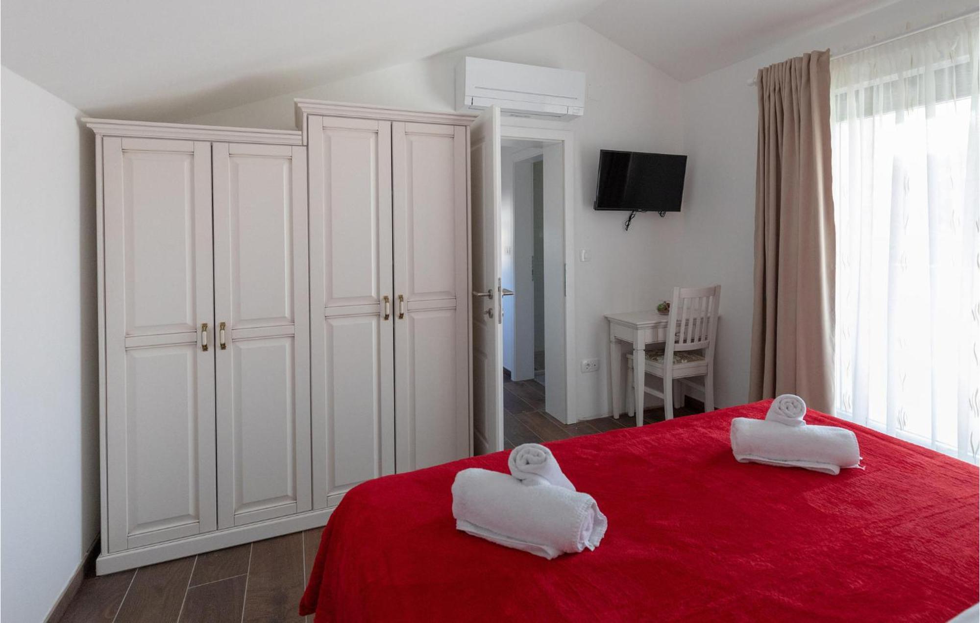 Lovely Home In Klek With House A Panoramic View Exterior photo